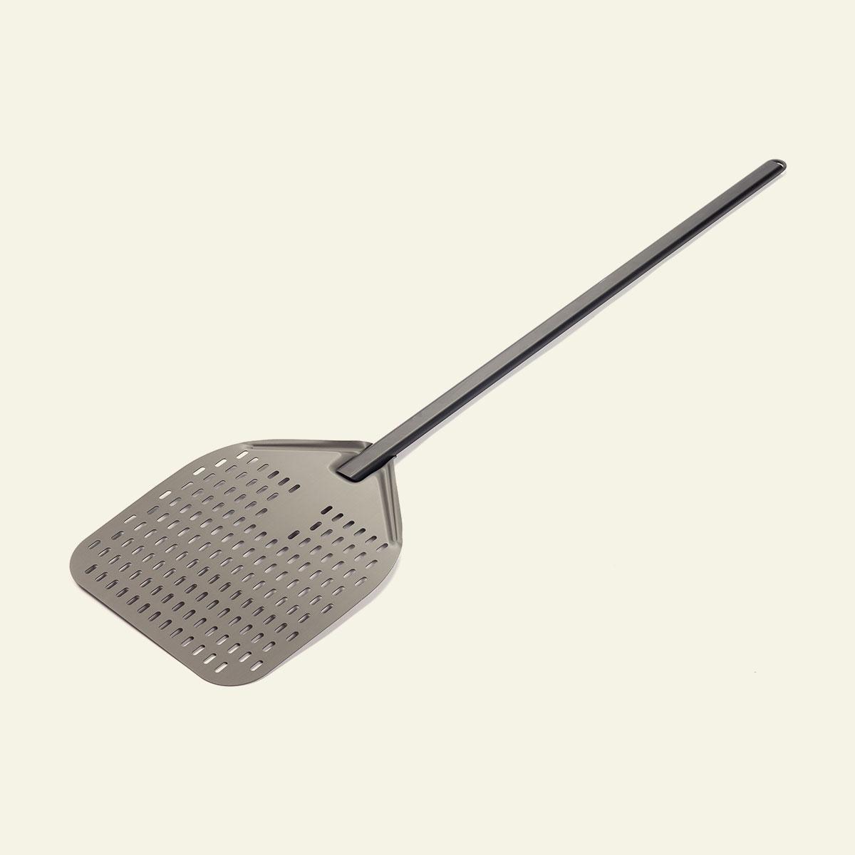 Fontana Forni Maestro pizzaspade i bred perforeret aluminium med langt skaft